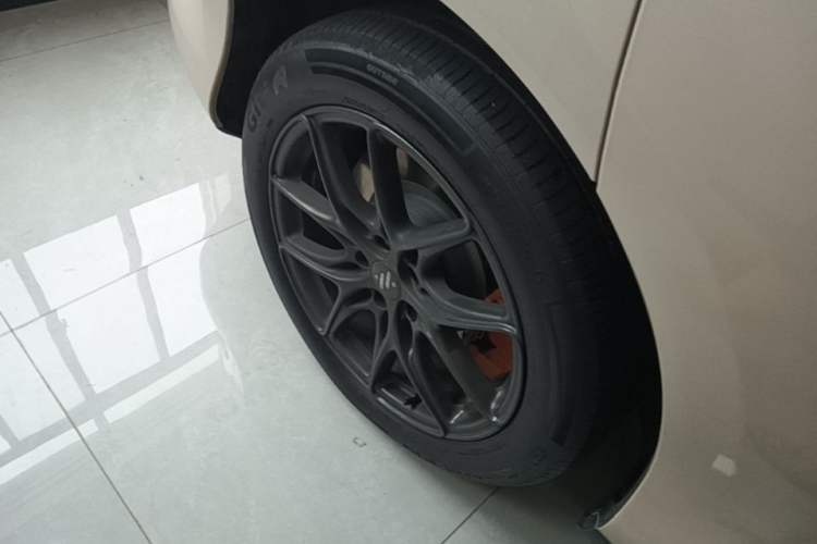 Used IM LS6 2025 Lingxi Intelligent Driving Edition Right Rear Wheel Hub