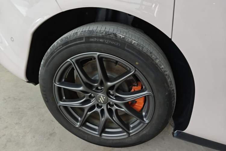 Used IM LS6 2025 Lingxi Intelligent Driving Edition Right Rear Wheel Hub
