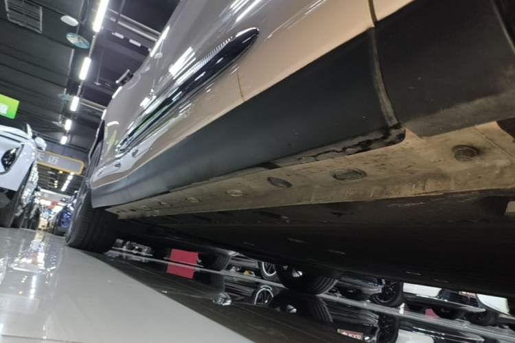 Used IM LS6 2025 Lingli Intelligent Driving Theater Edition Right Side Sill