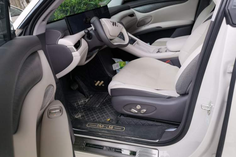 Used IM LS6 2025 Lingxi Intelligent Driving Edition Driver Seat