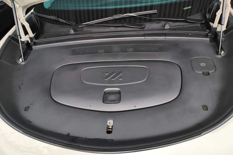 Used IM LS6 2025 Lingxi Intelligent Driving Edition Engine Bay