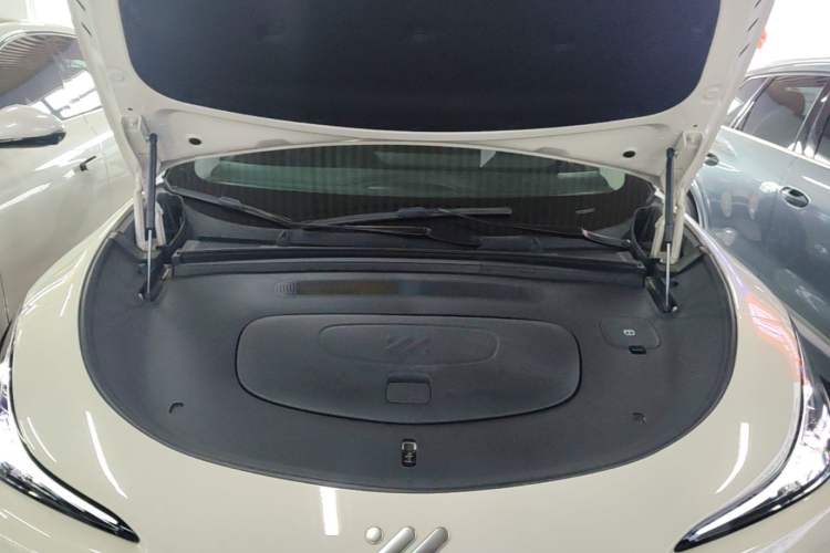 Used IM LS6 2025 Lingxi Intelligent Driving Edition Engine Bay