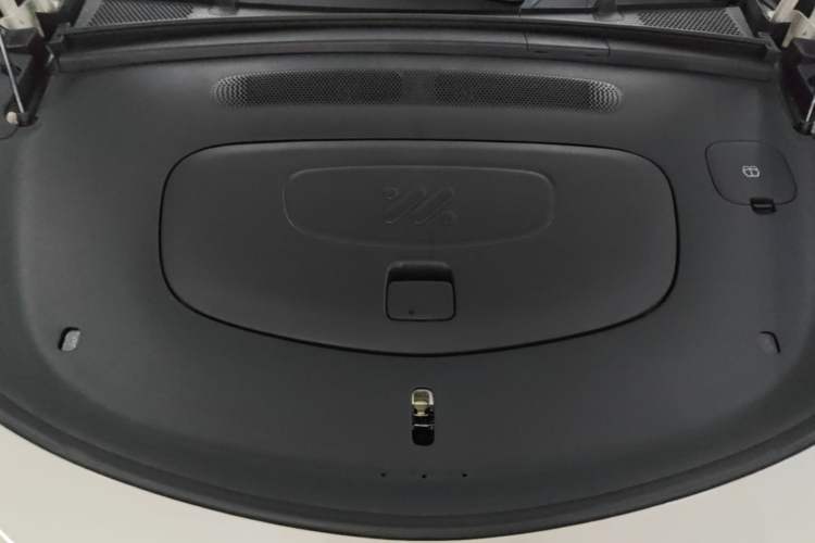 Used IM LS6 2025 Lingxi Intelligent Driving Edition Engine Bay