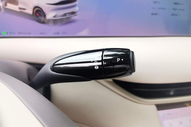 Used IM LS6 2025 Lingxi Intelligent Driving Edition Gear Lever