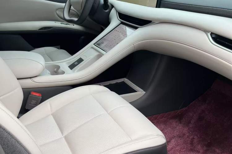 Used IM LS6 2025 Lingxi Intelligent Driving Edition Interior 2