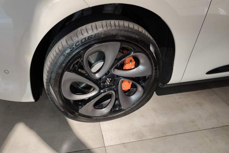 Used IM LS6 2025 Ultra-Powerful Lingxi Intelligent Enjoyment Edition Left Front Wheel Hub
