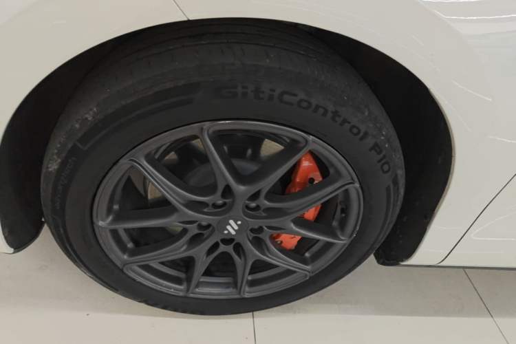 Used IM LS6 2025 Lingxi Intelligent Driving Edition Left Front Wheel Hub