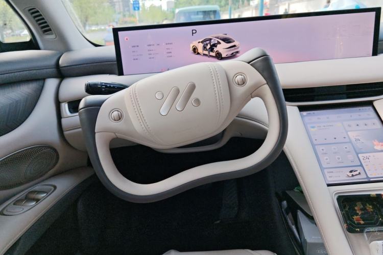 Used IM LS6 2025 Long-Range Lingxi Intelligent Driving Edition Steering Wheel