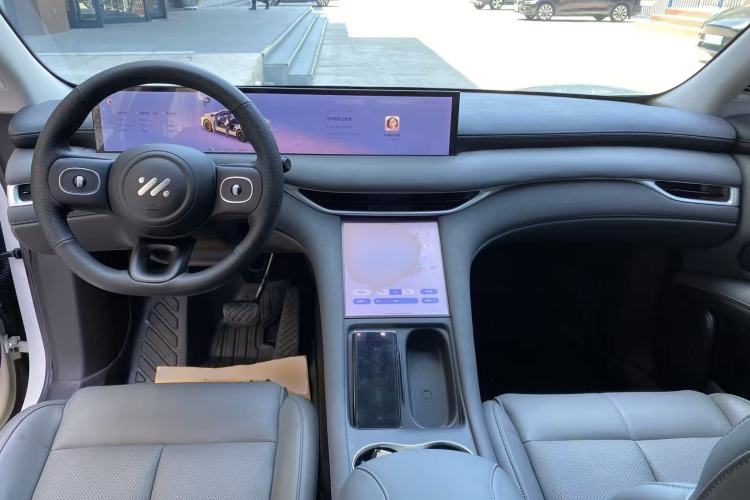 Used IM LS6 2025 Lingxi Intelligent Driving Edition Center Console