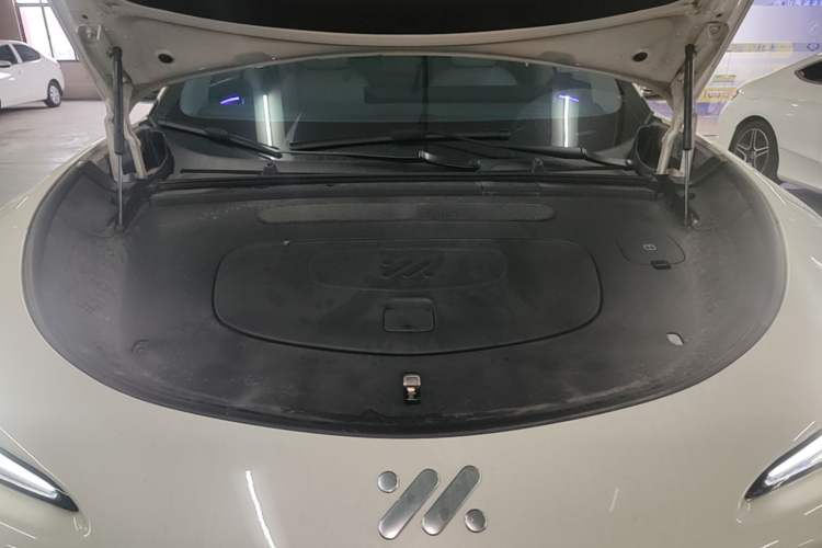 Used IM LS6 2025 Lingxi Intelligent Driving Edition Engine Bay