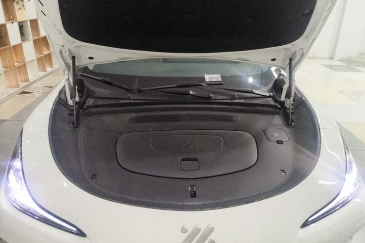 Used IM LS6 2025 Lingxi Intelligent Driving Edition Engine Bay