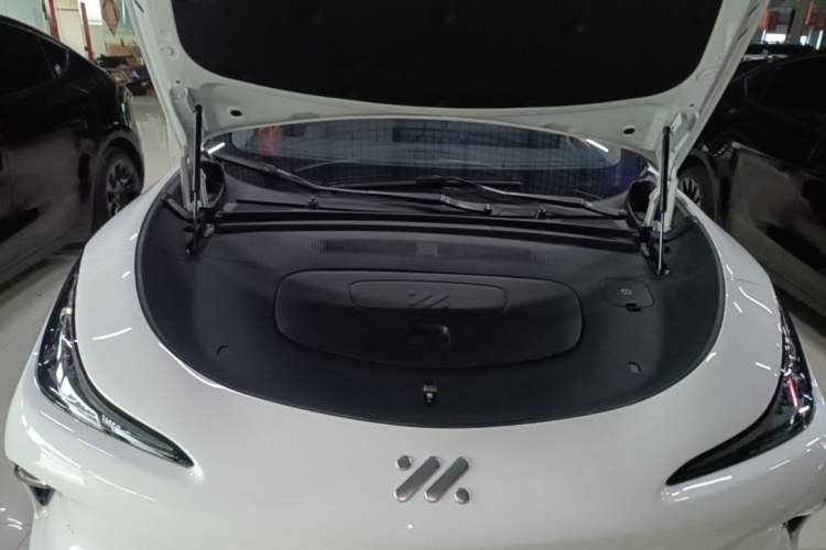 Used IM LS6 2025 Lingxi Intelligent Driving Edition Engine Bay