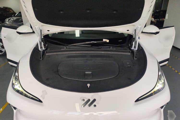 Used IM LS6 2025 Lingxi Intelligent Driving Edition Engine Bay