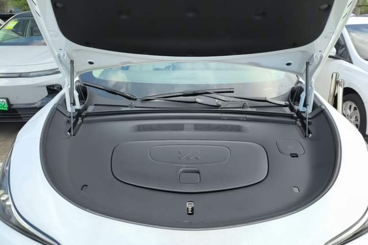 Used IM LS6 2025 Lingxi Intelligent Driving Edition Engine Bay