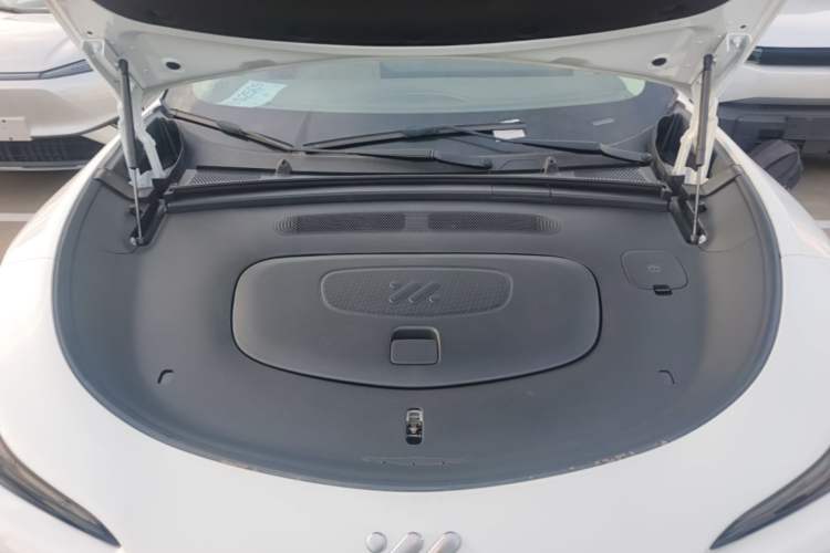 Used IM LS6 2025 Lingxi Intelligent Driving Edition Engine Bay