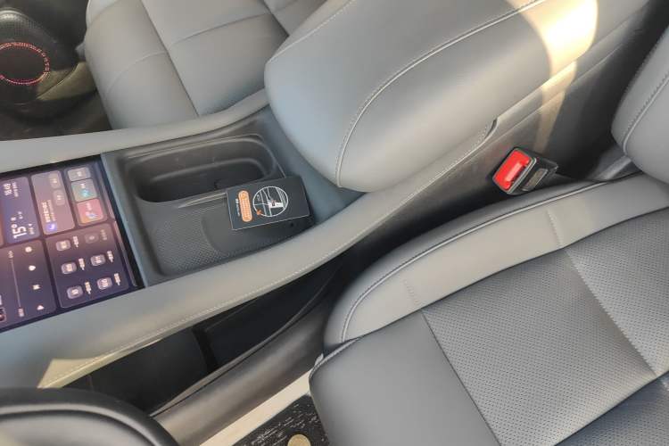 Used IM LS6 2025 Lingxi Intelligent Driving Edition Interior 1