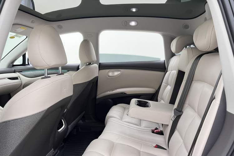 Used IM LS6 2025 Lingxi Intelligent Driving Edition Interior 2