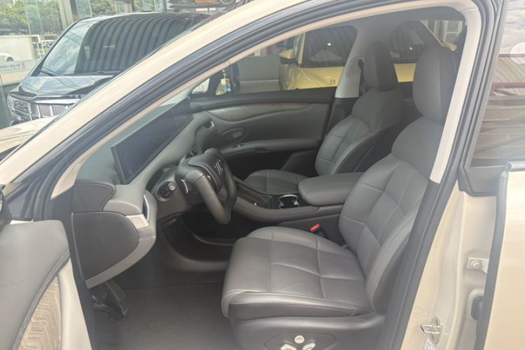 Used IM LS6 2025 Long-Range Lingxi Smart Enjoyment Edition Interior 2