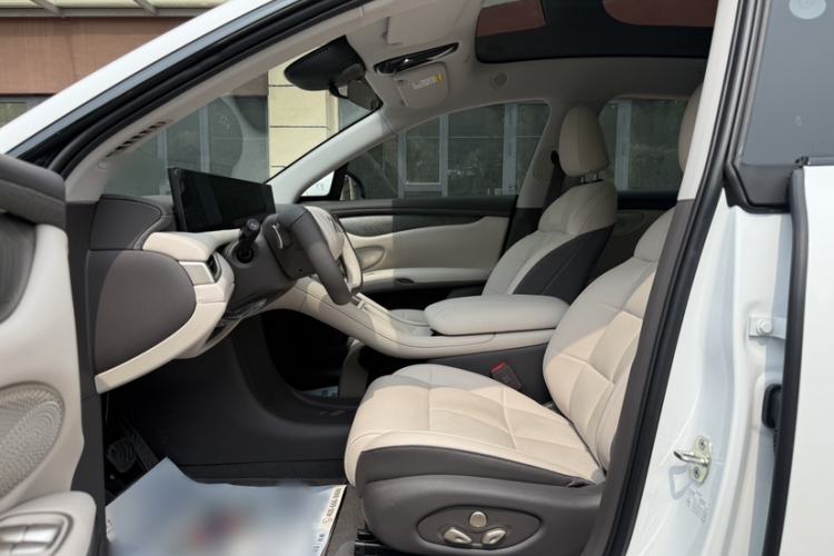 Used IM LS6 2025 Lingxi Intelligent Driving Edition Interior 3