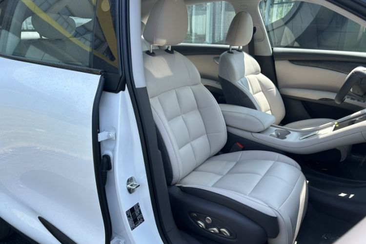 Used IM LS6 2025 Lingxi Intelligent Driving Edition Interior 5