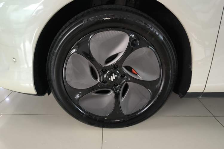Used IM LS6 2025 Lingxi Intelligent Driving Edition Left Front Wheel Hub