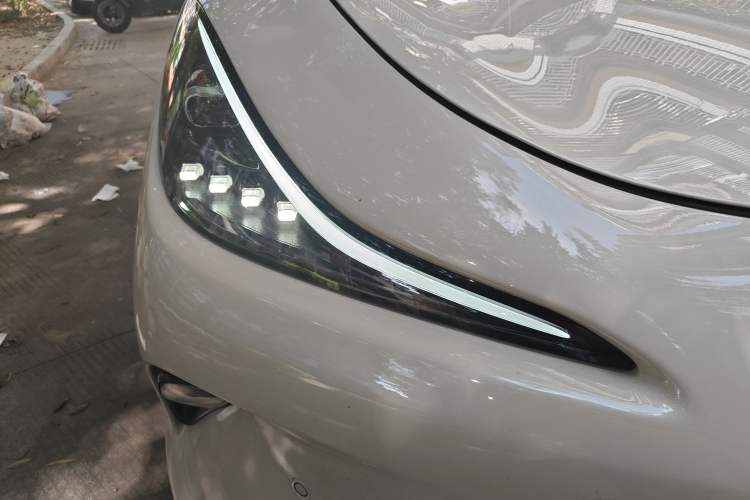Used IM LS6 2025 Lingxi Intelligent Driving Edition Right Front Headlight
