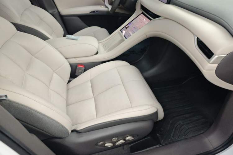 Used IM LS6 2025 Lingxi Intelligent Driving Edition Right Front Seat
