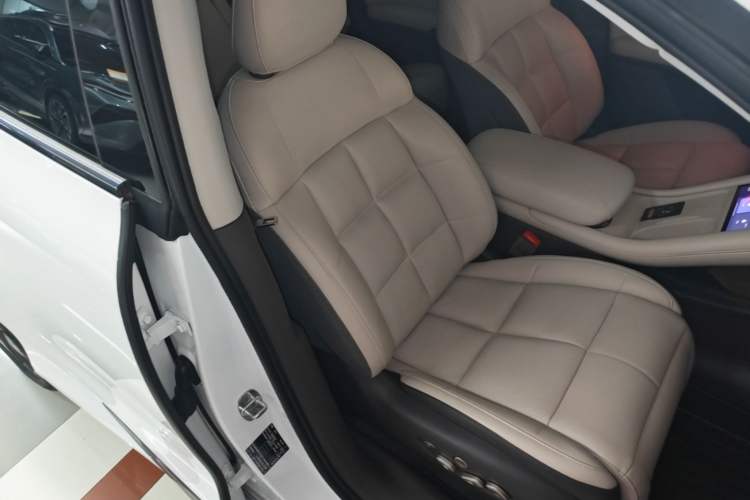 Used IM LS6 2025 Lingxi Intelligent Driving Edition Right Front Seat