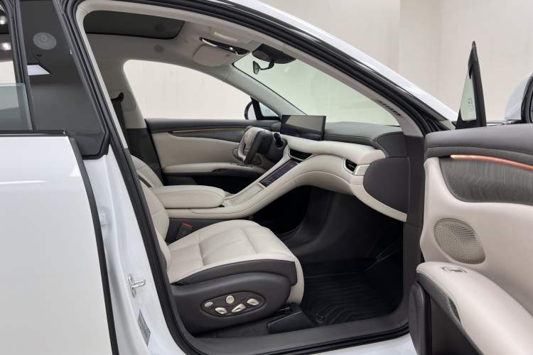 Used IM LS6 2025 Lingxi Intelligent Driving Edition Right Front Seat