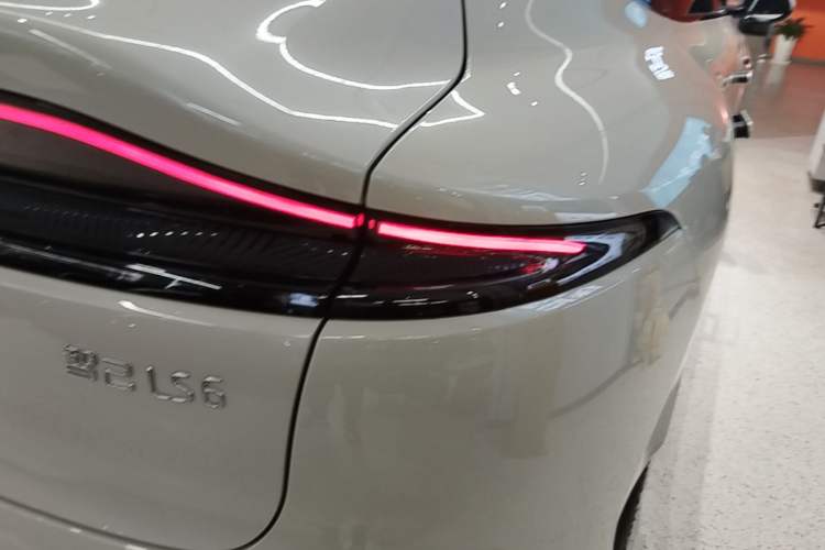 Used IM LS6 2025 Long-Range Lingxi Smart Enjoyment Edition Right Rear Taillight