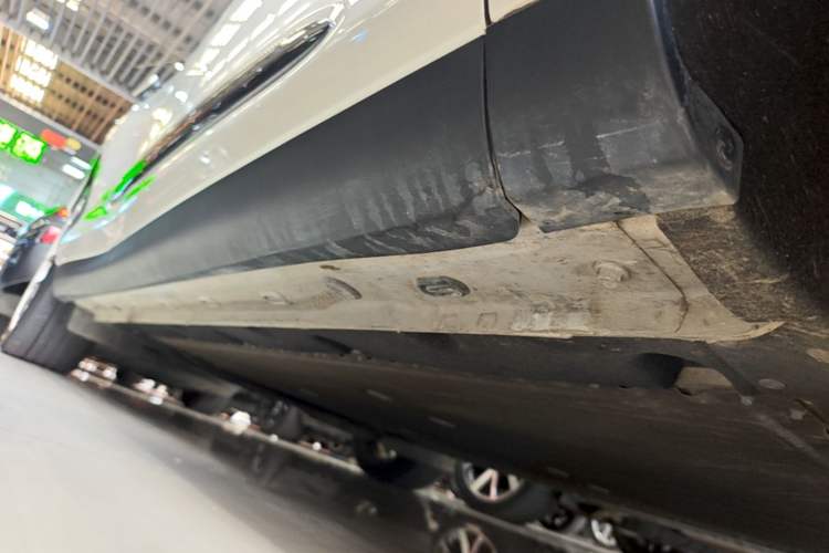 Used IM LS6 2025 Lingxi Intelligent Driving Edition Right Side Sill