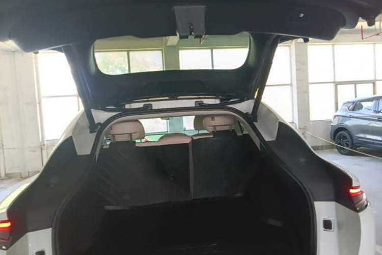 Used IM LS6 2025 Lingli Intelligent Driving Theater Edition Trunk