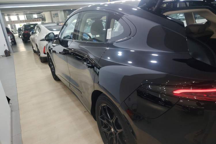 Used IM LS6 2026 Model Range-Extending 66 Max+ Exterior 3