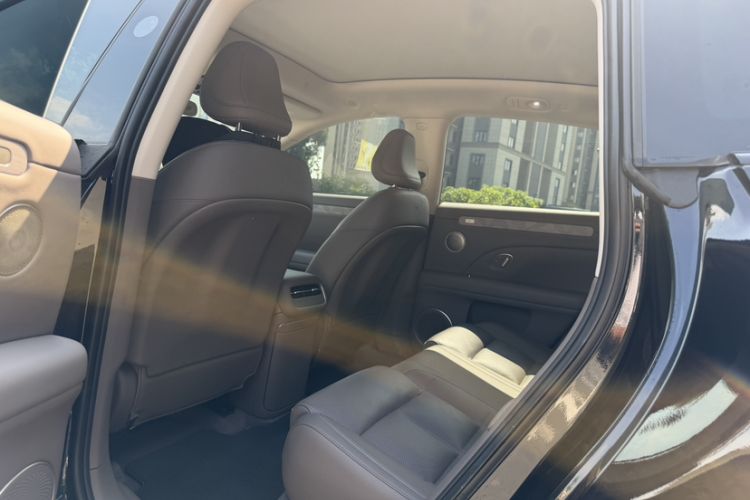 Used IM LS6 2026 Model Range-Extending 66 Max+ Interior 1