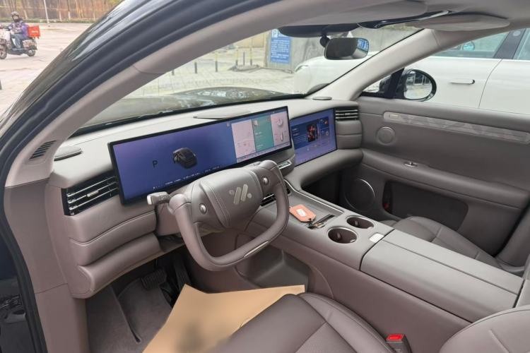 Used IM LS6 2026 Model Range-Extending 66 Max+ Interior 1