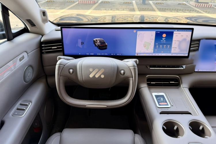 Used IM LS6 2026 Model Range-Extending 66 Max+ Interior 2
