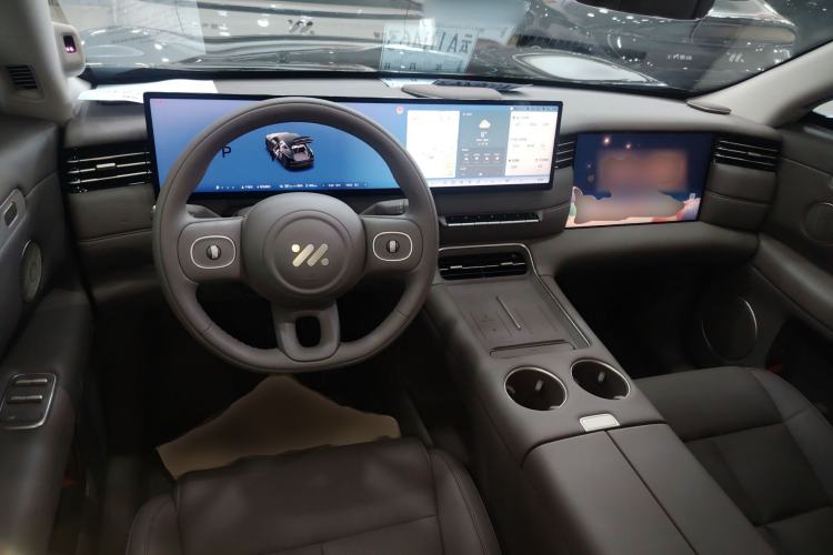 Used IM LS6 2026 Model Range-Extending 66 Max+ Interior 2