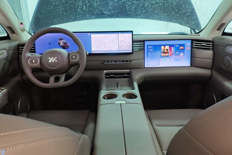 Used IM LS6 2026 Model Range-Extending 66 Max+ Interior 2