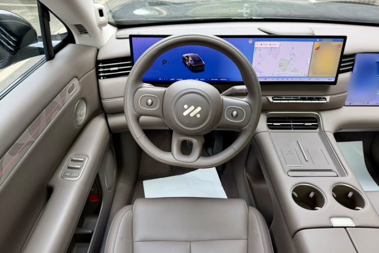 Used IM LS6 2026 Model Range-Extending 66 Max+ Interior 3