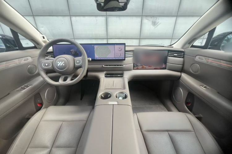 Used IM LS6 2026 Model Range-Extending 66 Max+ Interior 3