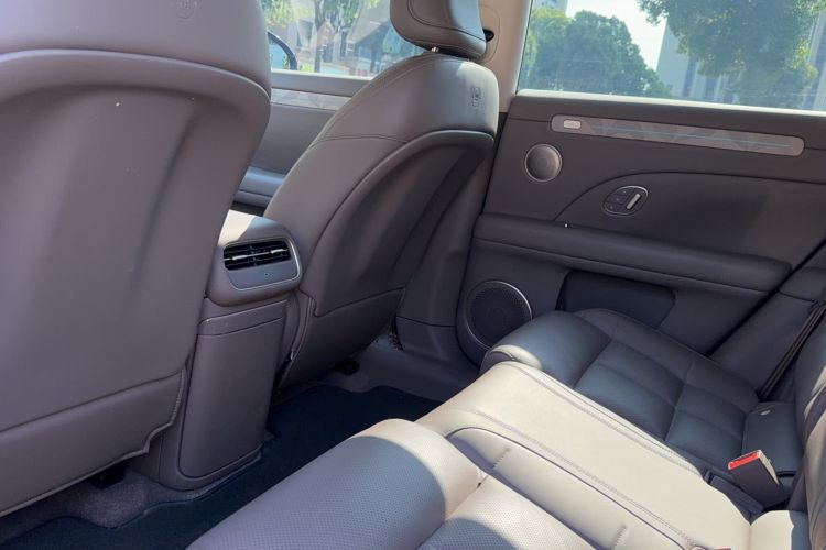 Used IM LS6 2026 Model Range-Extending 66 Max+ Interior 4