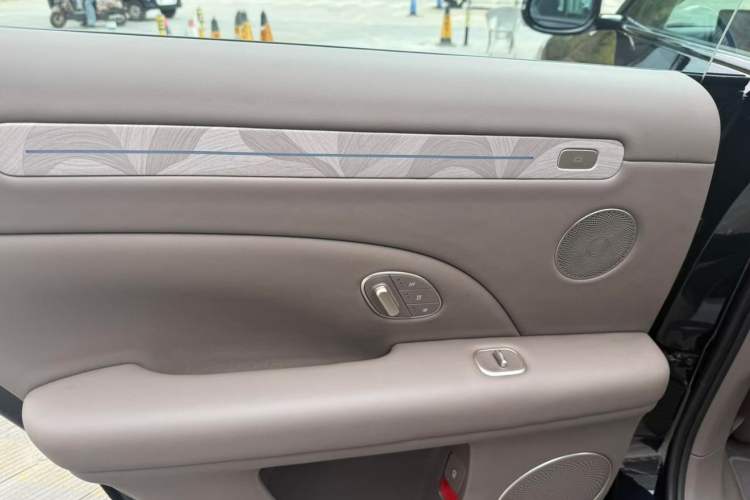 Used IM LS6 2026 Model Range-Extending 66 Max+ Interior 4