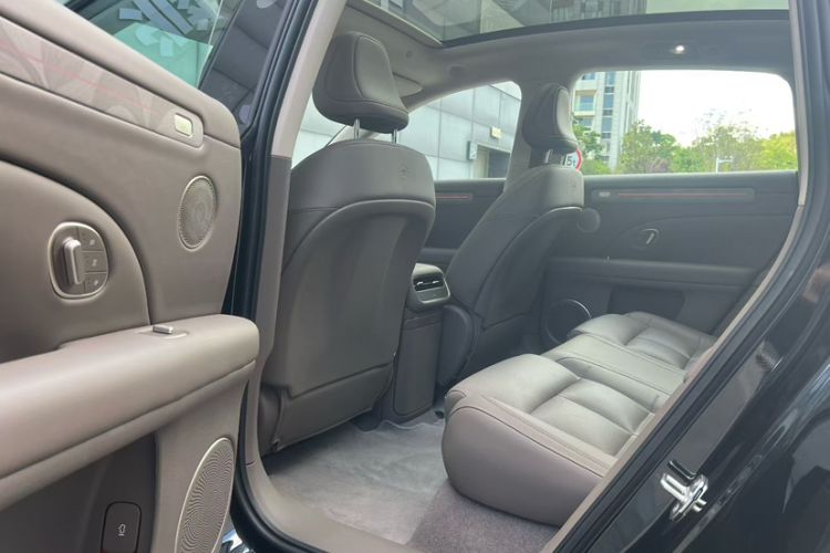 Used IM LS6 2026 Model Range-Extending 66 Max+ Interior 4