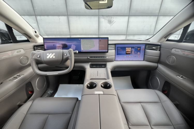 Used IM LS6 2026 Model Range-Extending 66 Max+ Interior 4