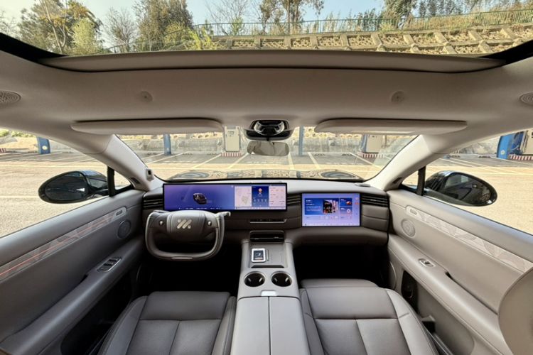 Used IM LS6 2026 Model Range-Extending 66 Max+ Interior 5