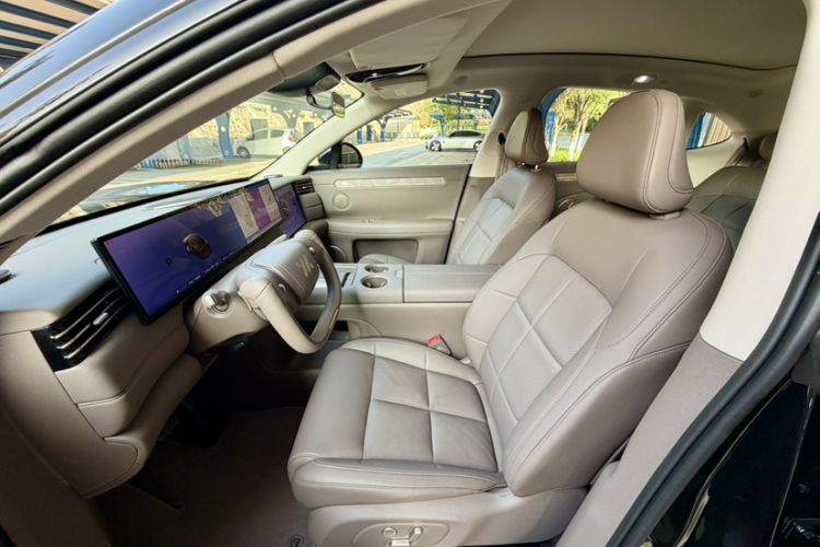 Used IM LS6 2026 Model Range-Extending 66 Max+ Interior 7