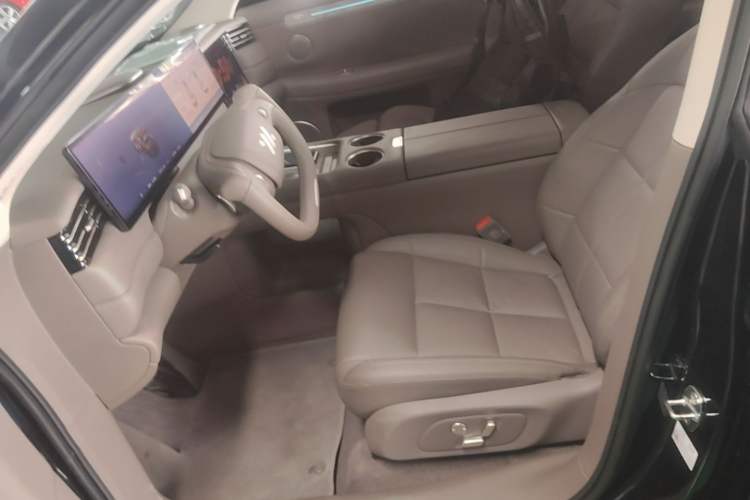 Used IM LS6 2026 Model Range-Extending 66 Max+ Left Front Seat