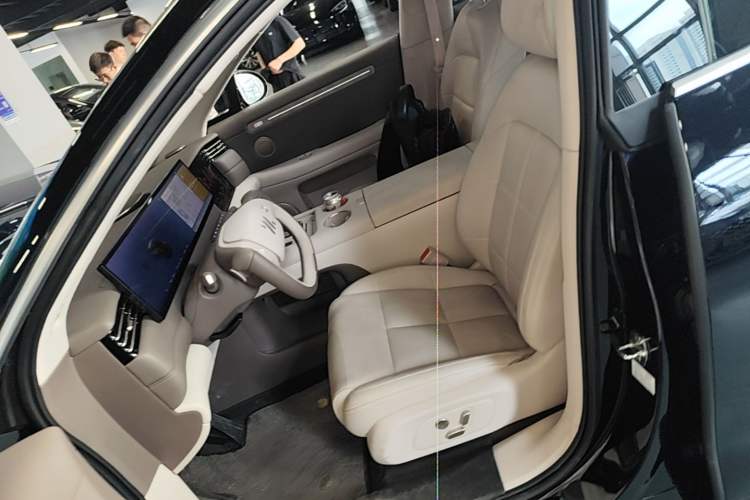 Used IM LS6 2026 Model Range-Extending 66 Max+ Left Front Seat