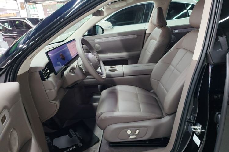Used IM LS6 2026 Model Range-Extending 66 Max+ Left Front Seat
