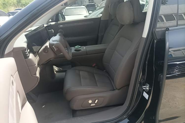 Used IM LS6 2026 Model Range-Extending 66 Max+ Left Front Seat